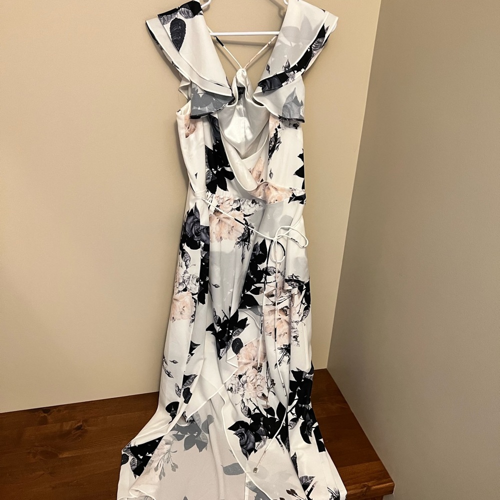 Delicate Ruffle Cold Shoulder Maxi Dress - Picture 5 of 8